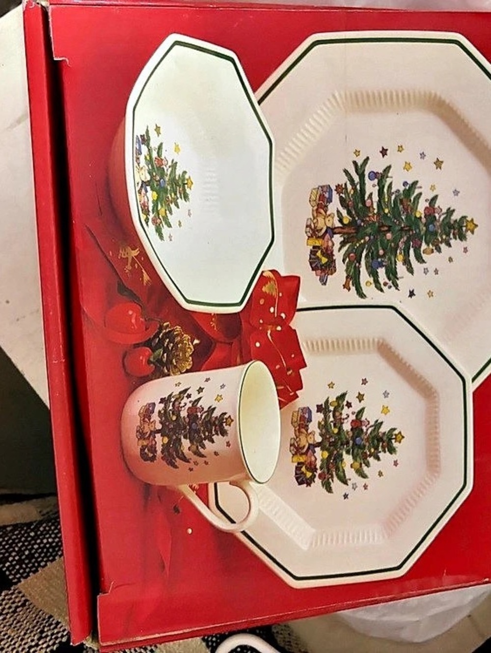 Nikko Christmastime 4 pc. Place Setting 4-Piece Place Setting White & Red